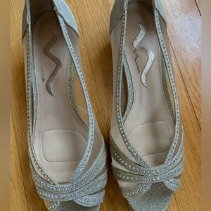 Nina Rory wedge Size 8.5 diamond dust
